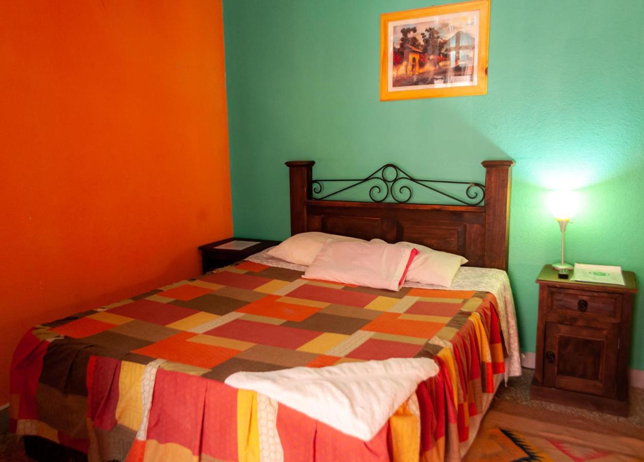 Victorias Hotel Panajachel Dış mekan fotoğraf