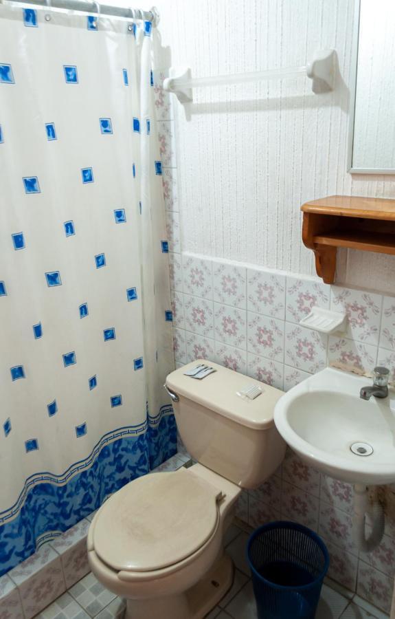 Victorias Hotel Panajachel Dış mekan fotoğraf