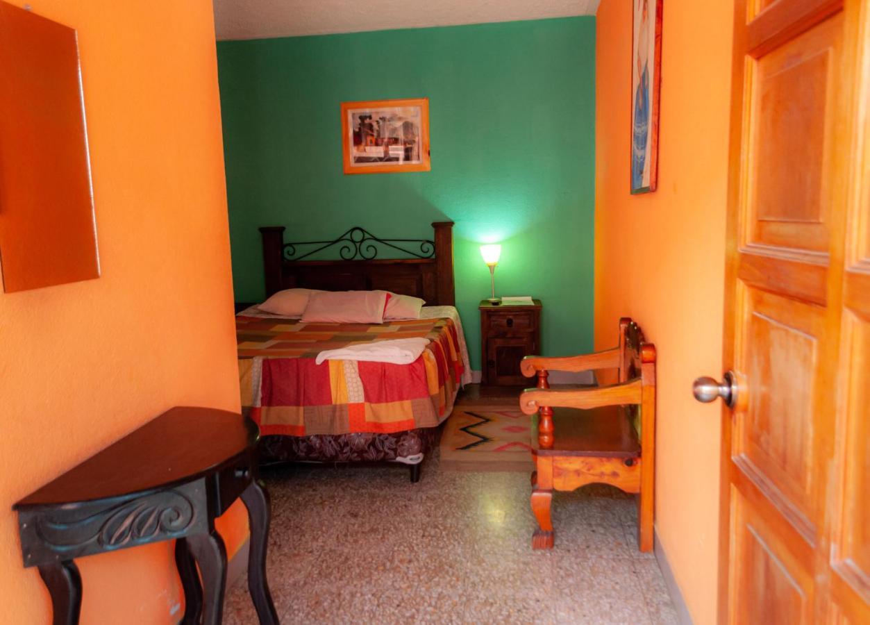 Victorias Hotel Panajachel Dış mekan fotoğraf