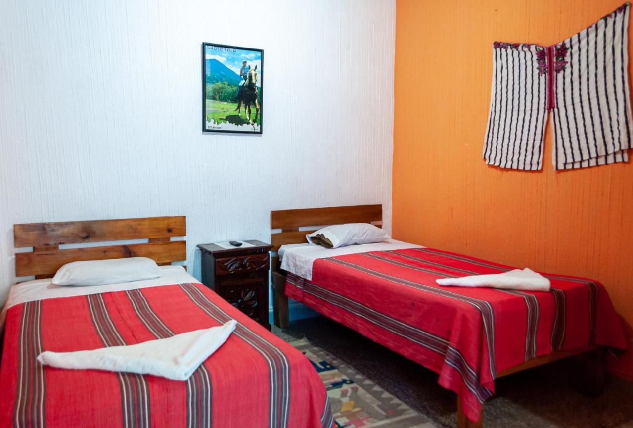 Victorias Hotel Panajachel Dış mekan fotoğraf