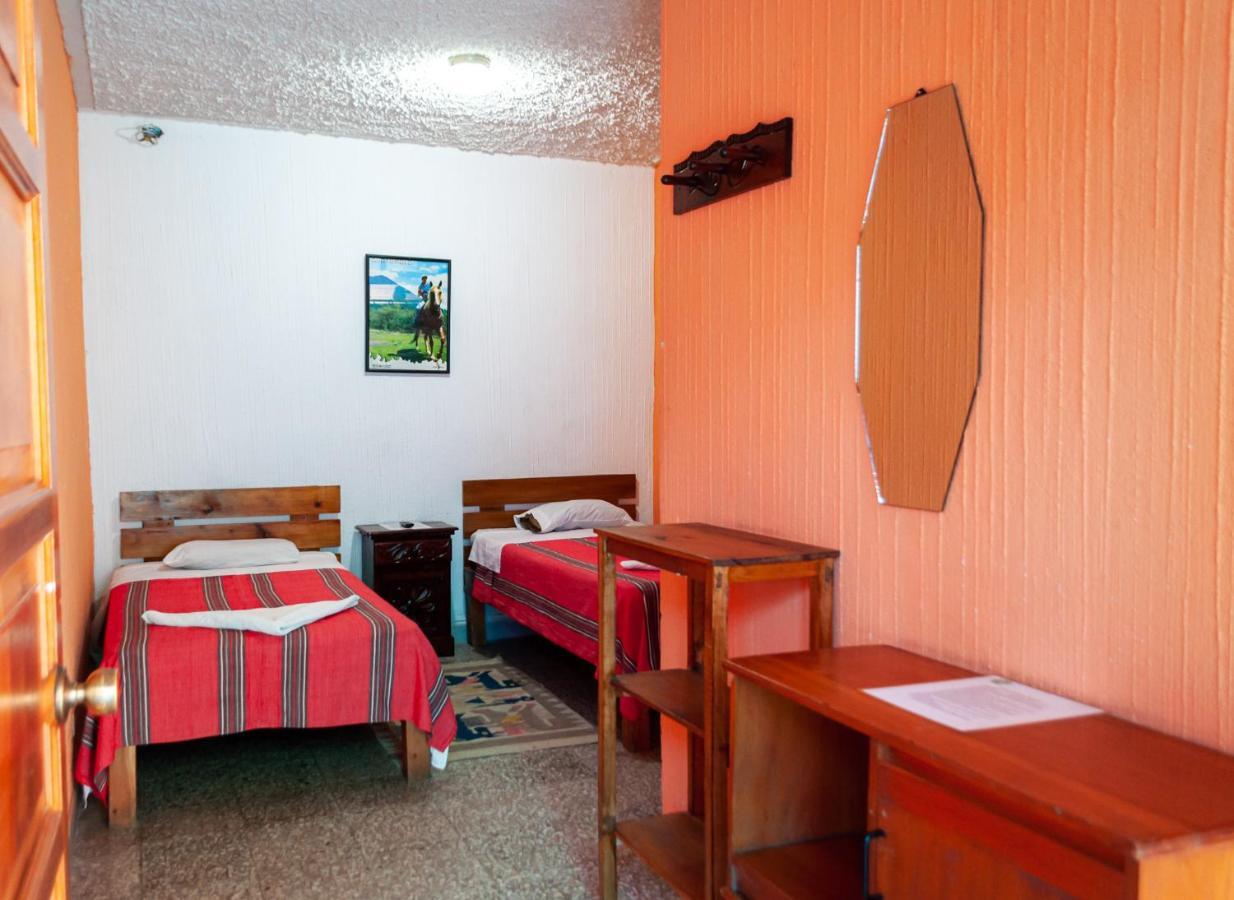 Victorias Hotel Panajachel Dış mekan fotoğraf