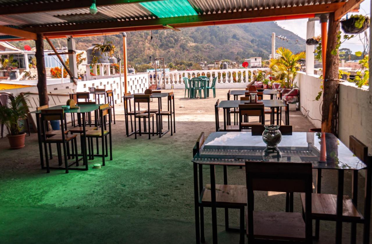 Victorias Hotel Panajachel Dış mekan fotoğraf